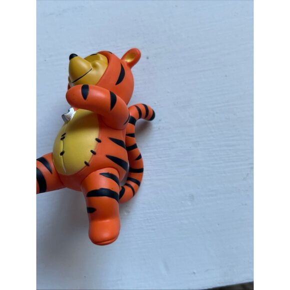 Winnie The Pooh 2018 Christmas Ornament In Tigger Costum - Picture 8 of 8